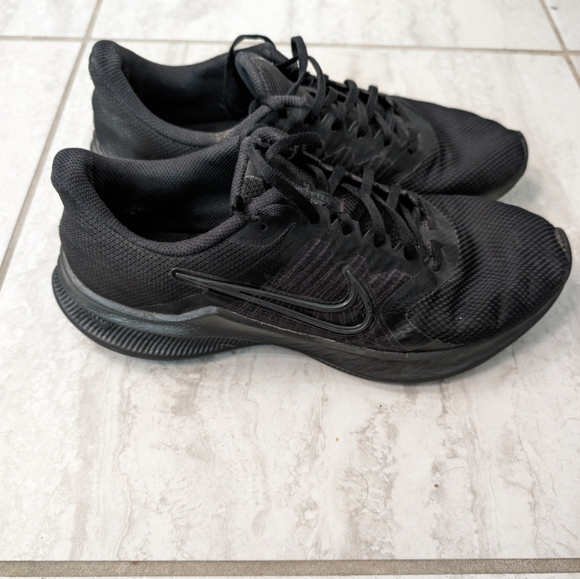 Nike Downshifter running shoes - Picture 2 of 4